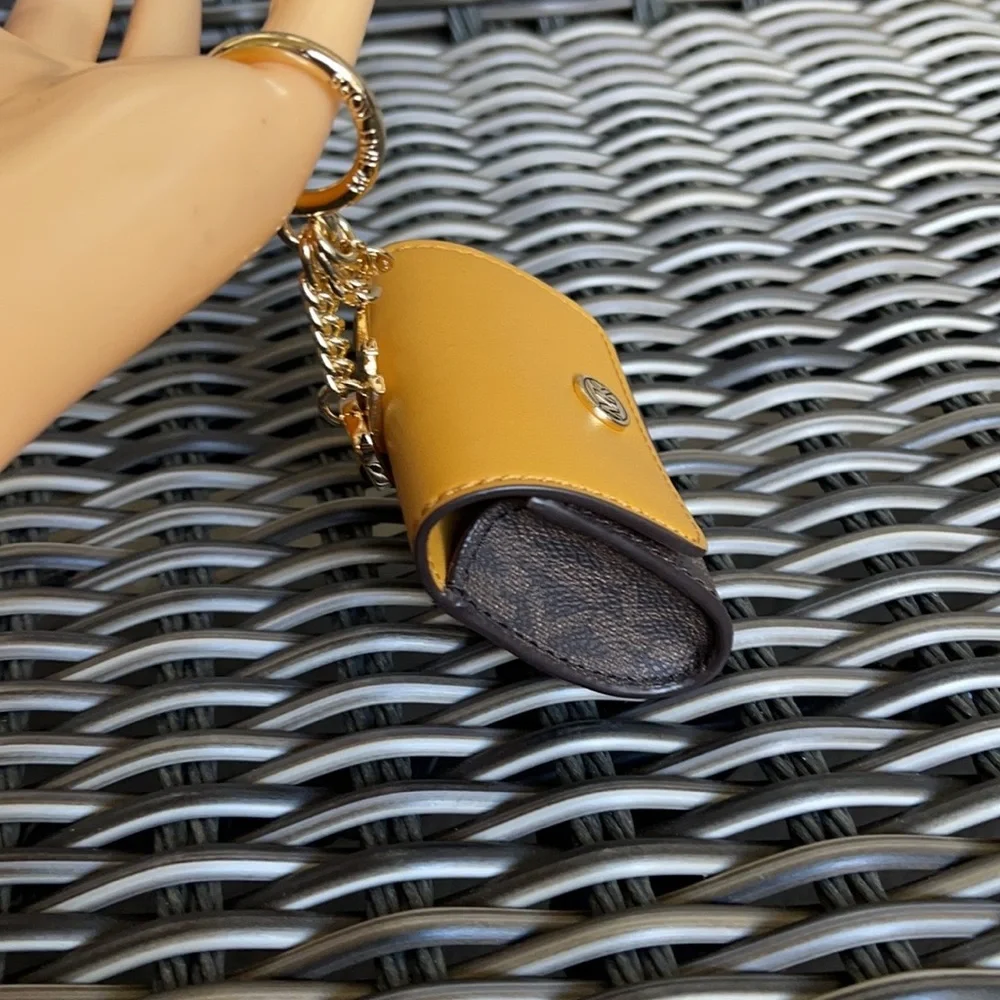 Michael Kors Jet Set Travel AirPod Case